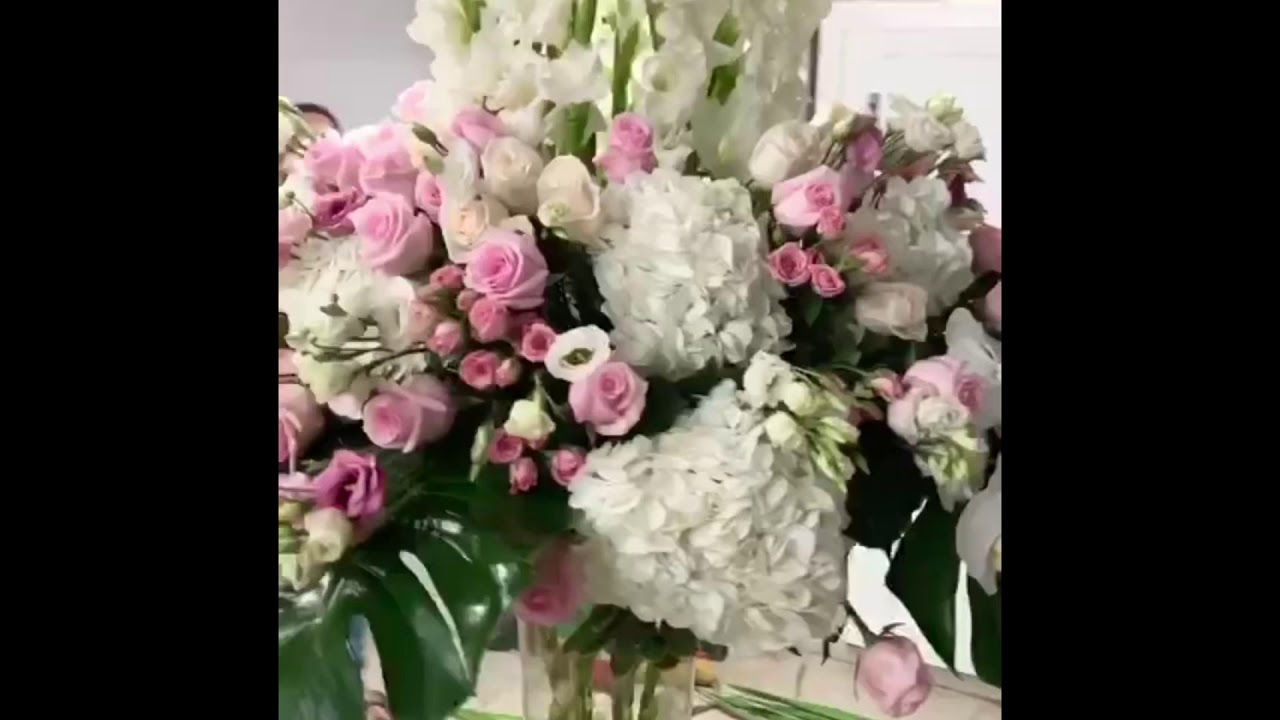 Simple flower arrangement by AlexClever #FloristDesigner ng Kuwait 🇰🇼