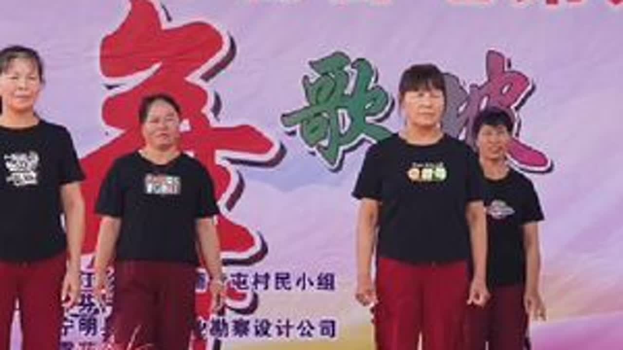 上次跳得不好，初上舞台心理紧张，给大家献丑啦，非常感谢老铁们的点评和指点，今天又出来和大家见面啦#舞出美丽舞出健康 #浦昔2025年农历九月初五。