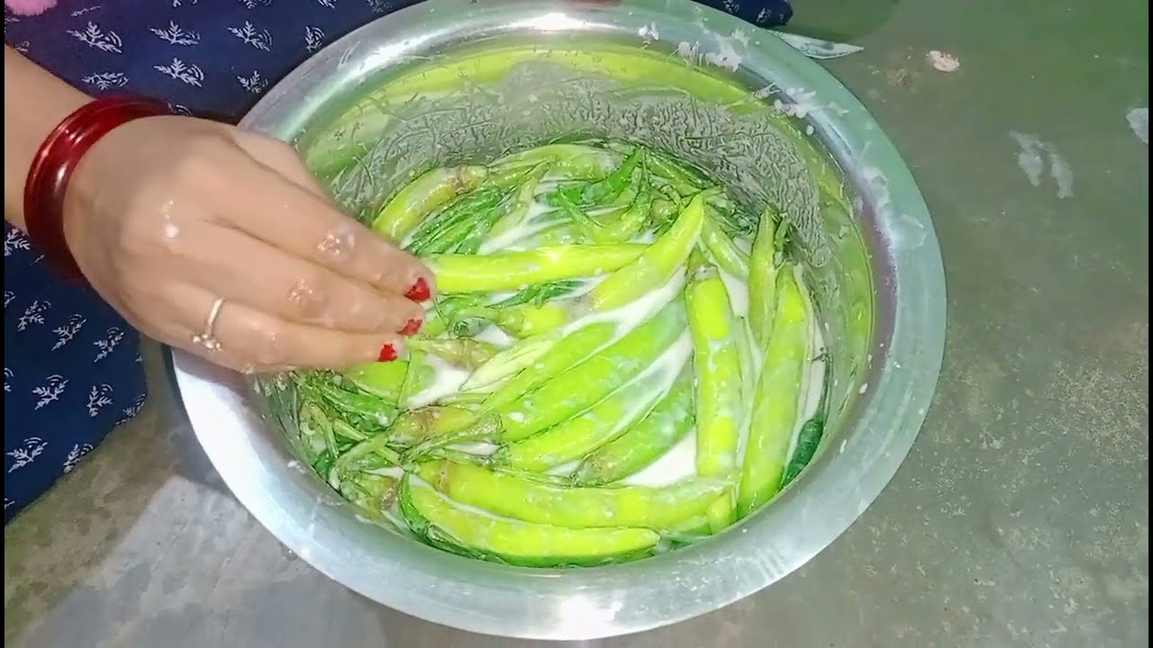 Hari Mirchi ko Dahi Mein Duba kar Sukhi Dahi Mirchi banane ka Vidhi