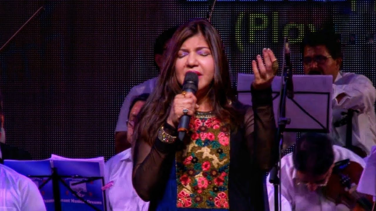 Alka Yagnik LIVE In Concert  &bull; Aisi Deewangi..