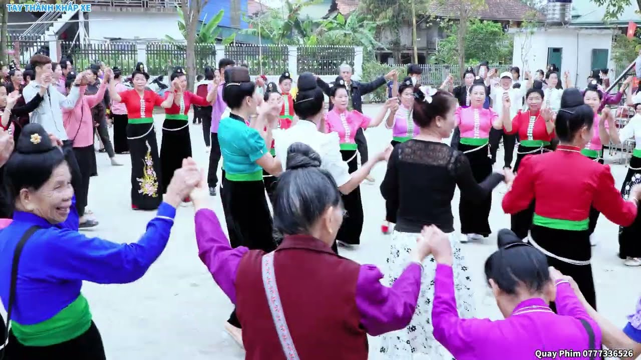 VÒNG XÒE MÙA XUÂN