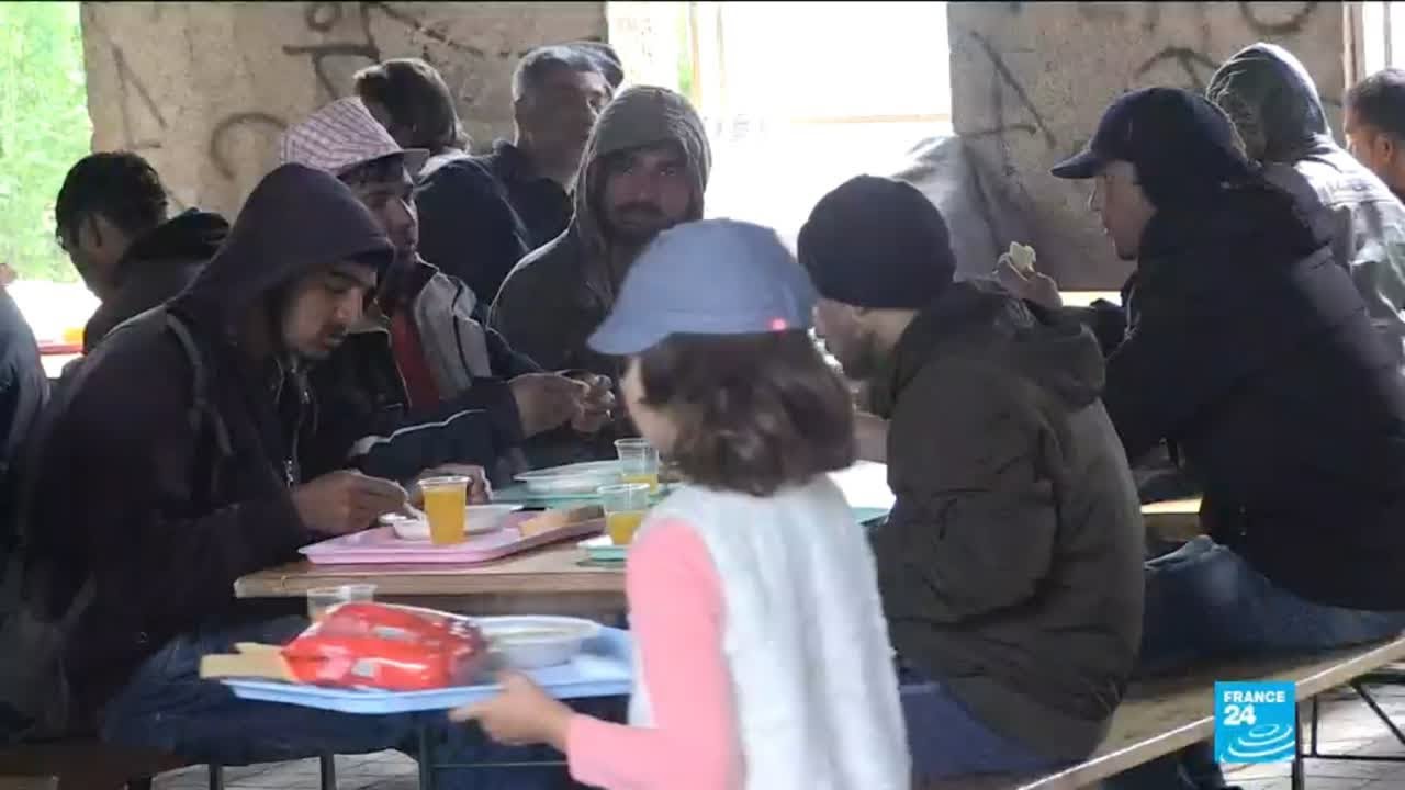 France 24 in Bosnia: Thousands of migrants trapped on border with Croatia