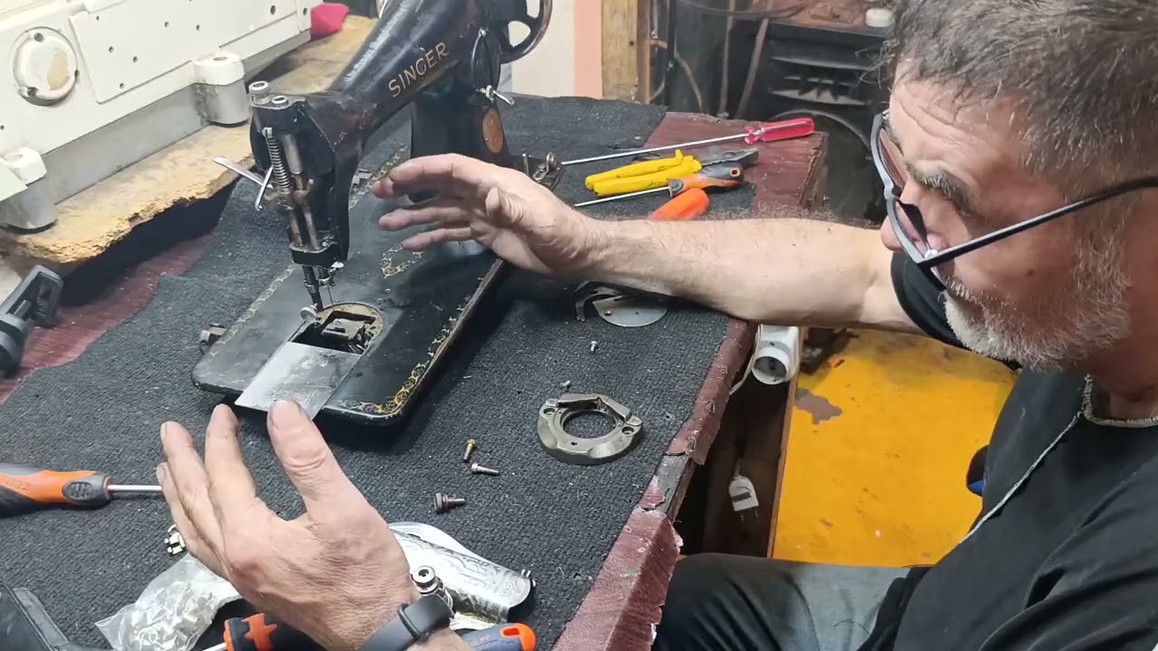 Collareta SOJE  y singer 1588