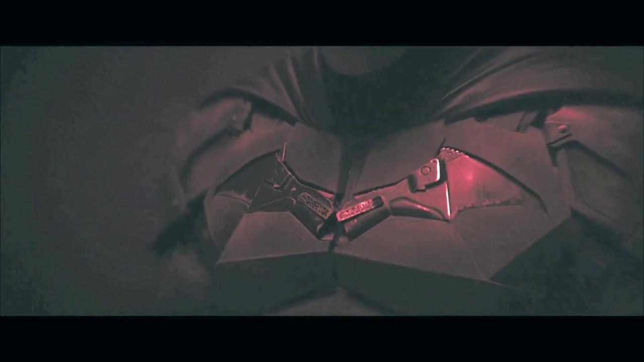 Robert Pattinson "The Batman" Bat-Suit Revealed by Matt Reeves