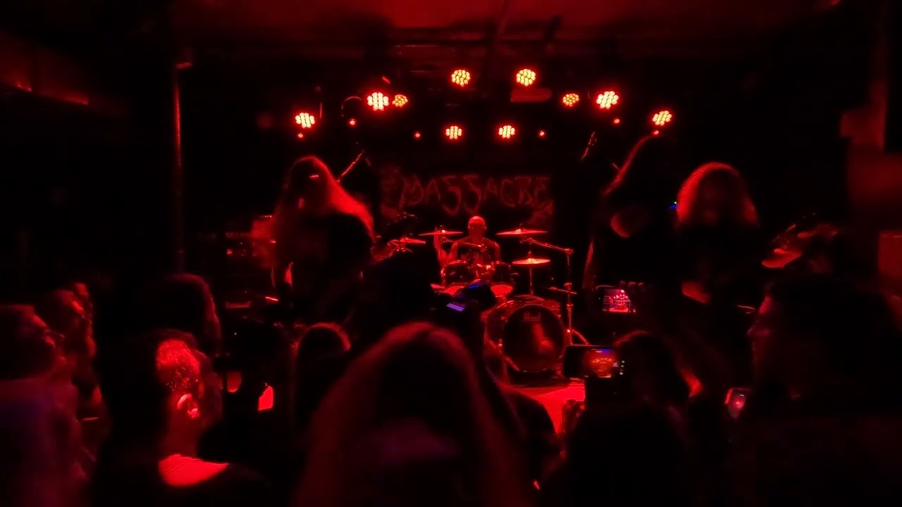 Massacre live in Razzmatazz 3