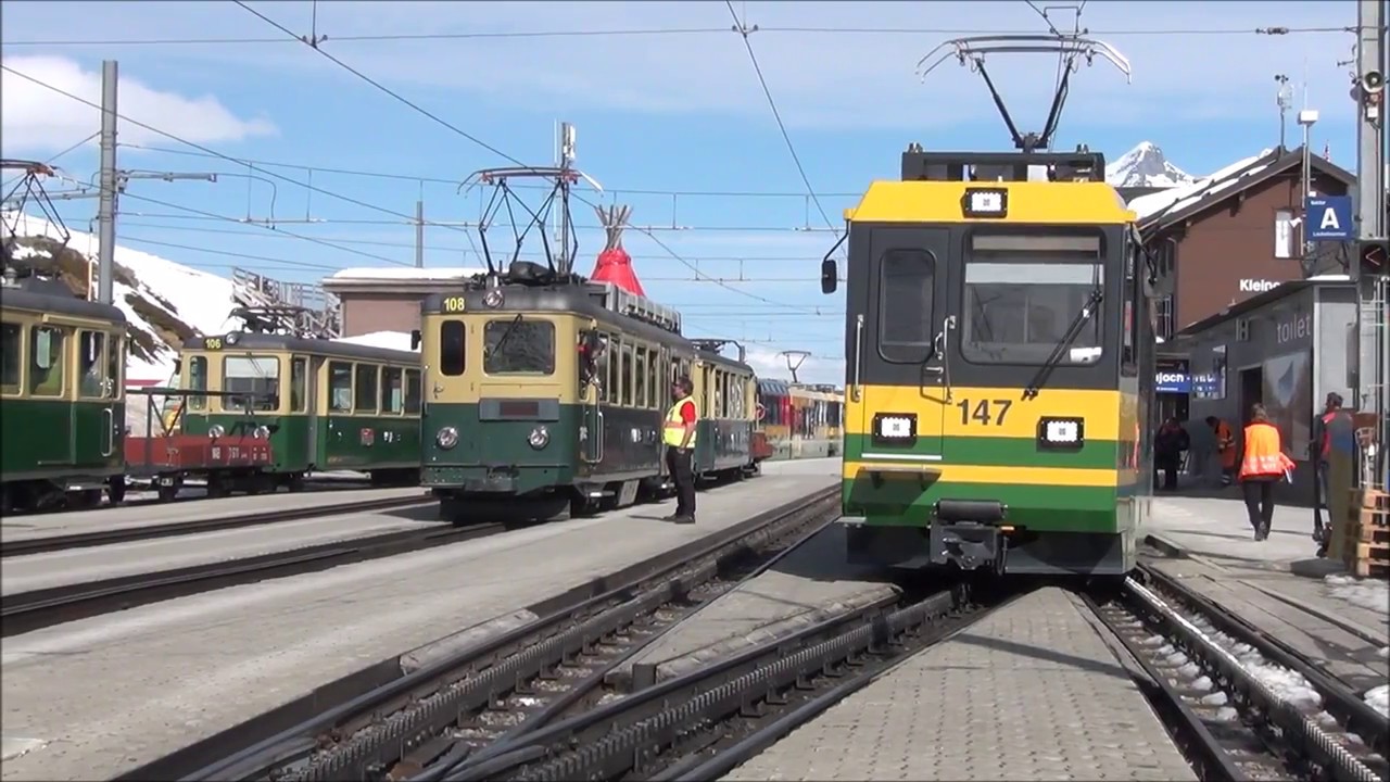 Wengernalpbahn und Jungfraubahn auf der Kleinen Scheidegg März 2015