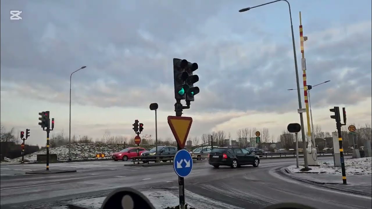 Åker från Gullmasplan med buss 144 till Älvsjö station sen buss 173 till Kunges kurva (IKEA)