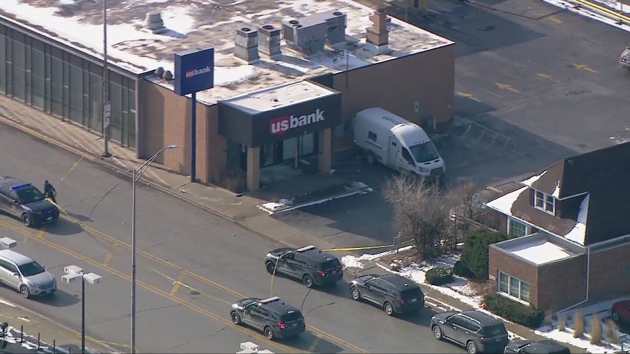 Heavy FBI, police response spotted in Blue Island