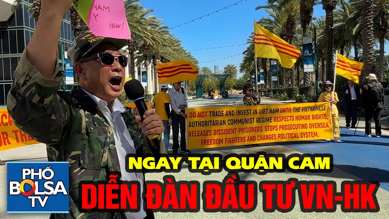 ĐSQ VN tổ chức Diễn đàn Đầu tư tại OC, bên ngoài cờ Vàng phản đối, bên trong cờ Đỏ và cờ Mỹ hợp tác