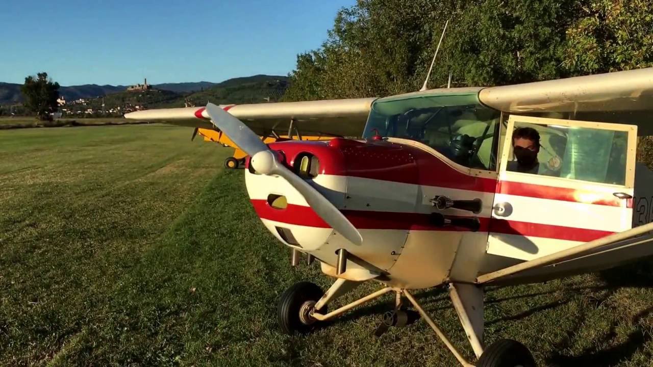 Historical Aircraft Group Italy Aerocamping 2016 Handpropping a plane! Perfect technic .... Watch it