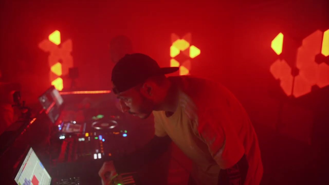 Molotof  - AudioVisual Live Set (CJC610)
