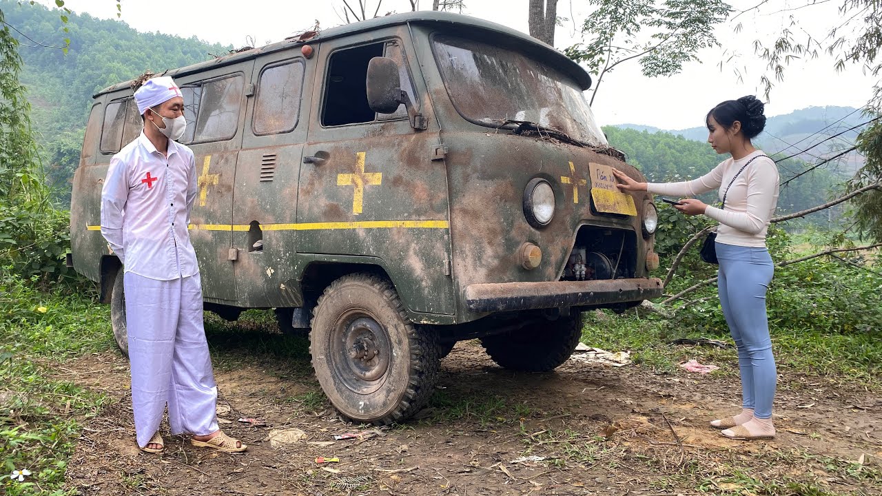 The genius girl bought a UAZ ambulance from a doctor with the intention of restoring it.