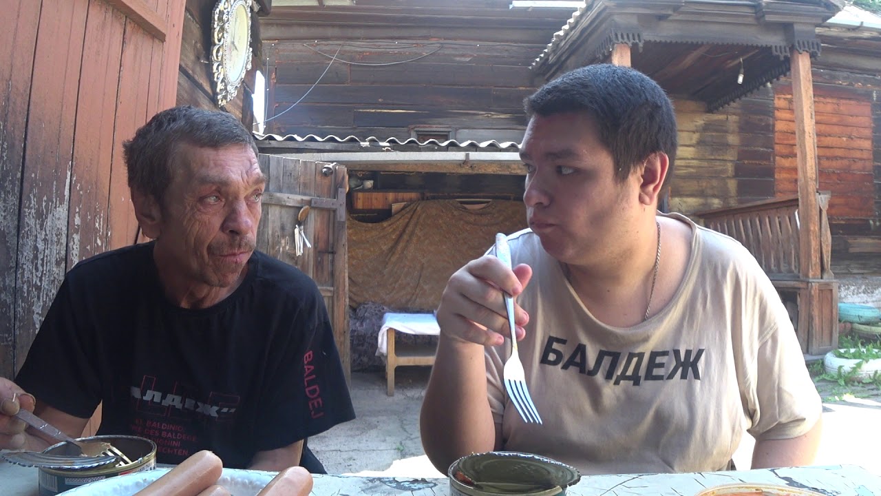 Обед в ограде с Батей консервой Сазан