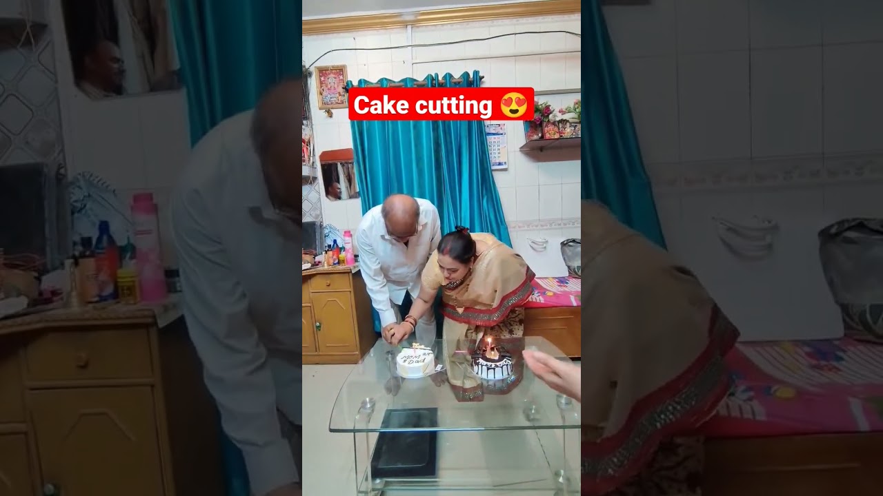 Cake cutting by mom and dad ❣️😍 #shorts #shortsvideo#cake  #ytshorts #viral #trending #youtubeshorts