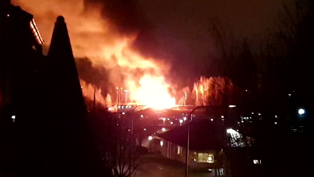 Brand i lastbil exploderande gasflaskor TRAILER