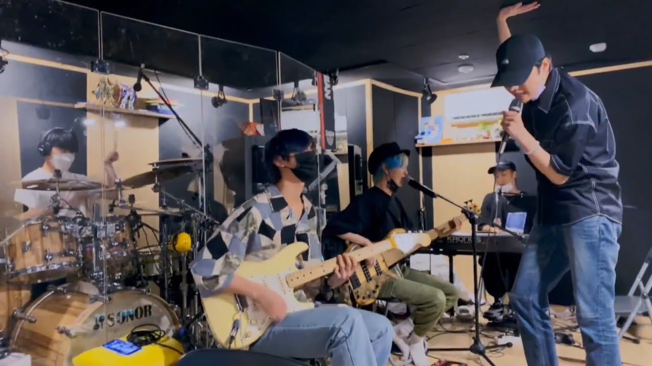 [ONEWE] Ring on my ears (귀걸이가 나를 때리게) - O! New E!volution version (원위)