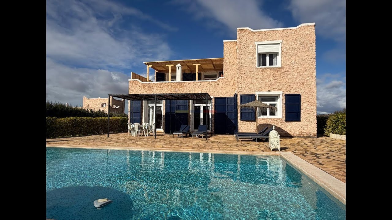 Villa de charme avec piscine et grand terrain arboré à Douar Al Kouanine, proche d’Essaouira