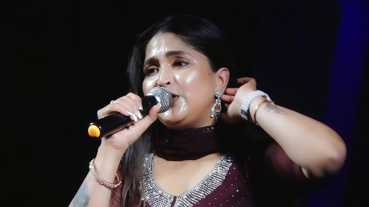 Humko Humise Chura Lo x Aankh Marey | Debolina Nandy  Live Singing By