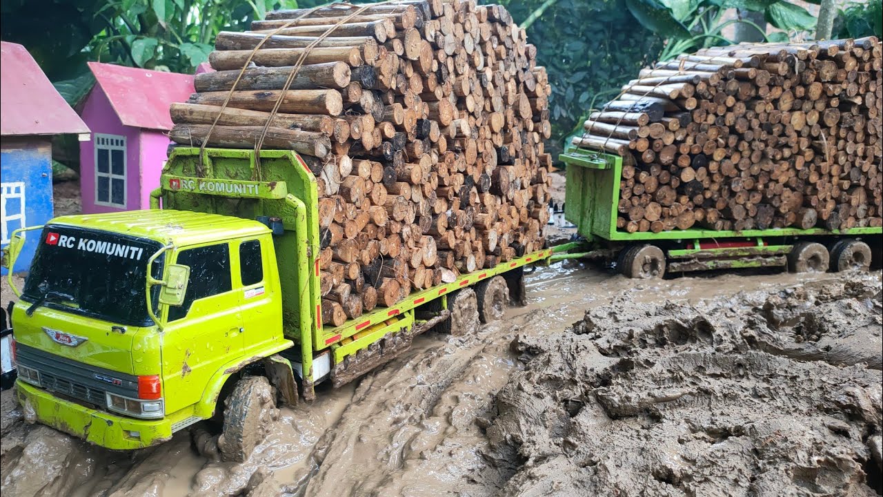 MBAH JAMBRONG MENOLAK PUNAH ‼️🔥 RC HINO RANGER TUA BANGKA LOAGING KAYU DI JALAN BERLUMPUR
