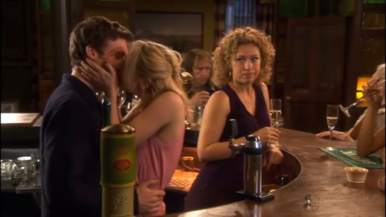 Hope Springs 1x4 Kiss scene - Richard Madden & Christine Bottomley