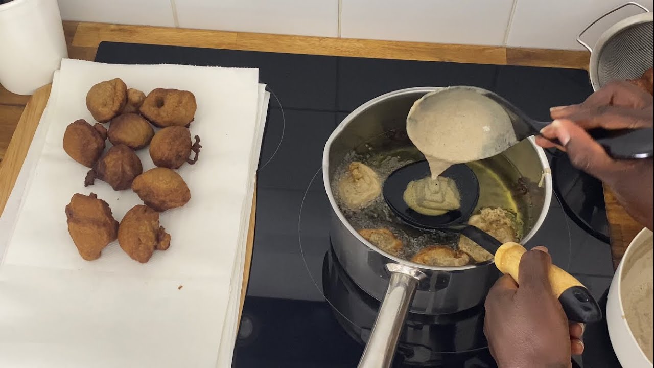 Beignets Dougoup ( beignets farine de mil ) du Sénégal