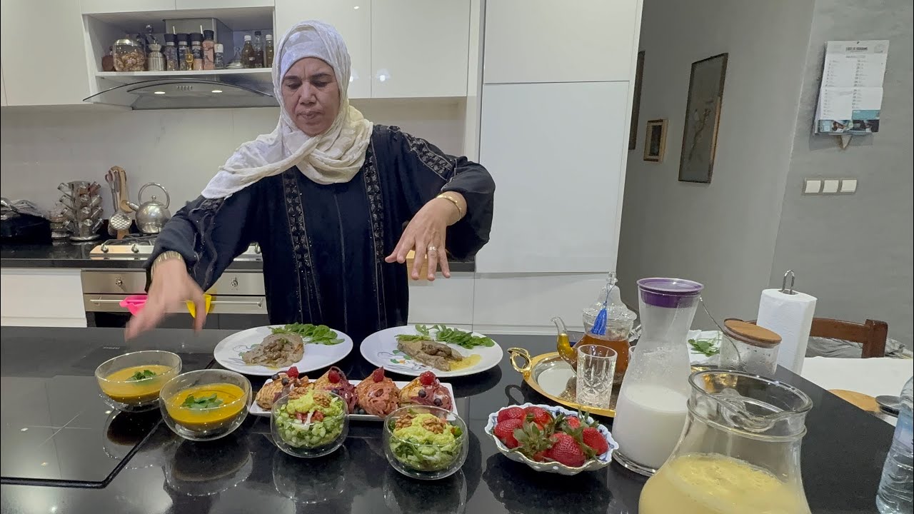 مائدة عواشر رمضان#كريب حلو بالجبن والفواكه الحمر #شوربة الفطر معلكة #السلمون بصلصة وااااو