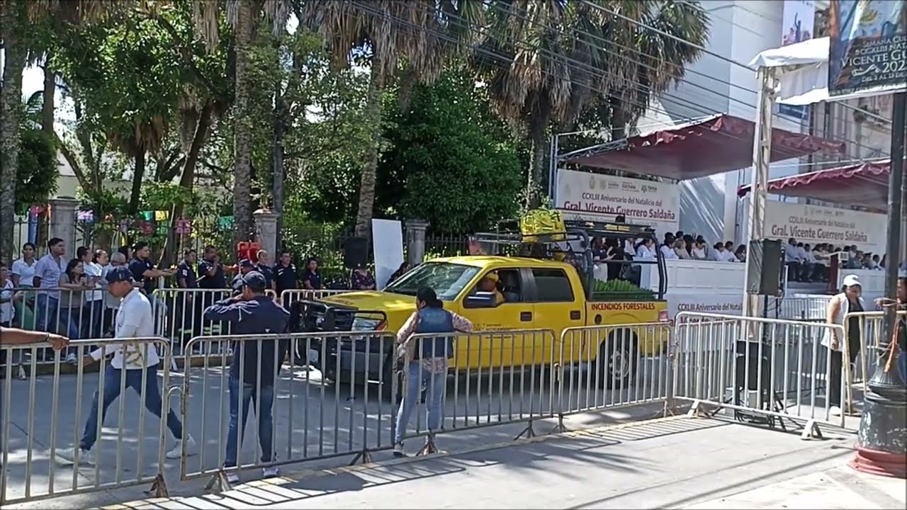 Tixtla. Natalicio de Vicente Guerrero 2.  ¡Descubre el desfile más colorido!