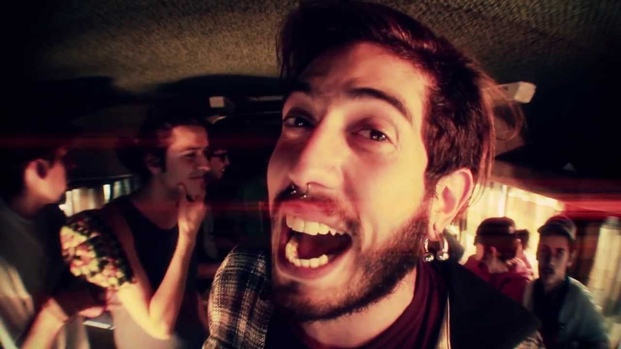 La Skandalosa Tripulaci&oacute;n - Persiguiendo Al R&iacute;o (Feat. Los Caligaris)