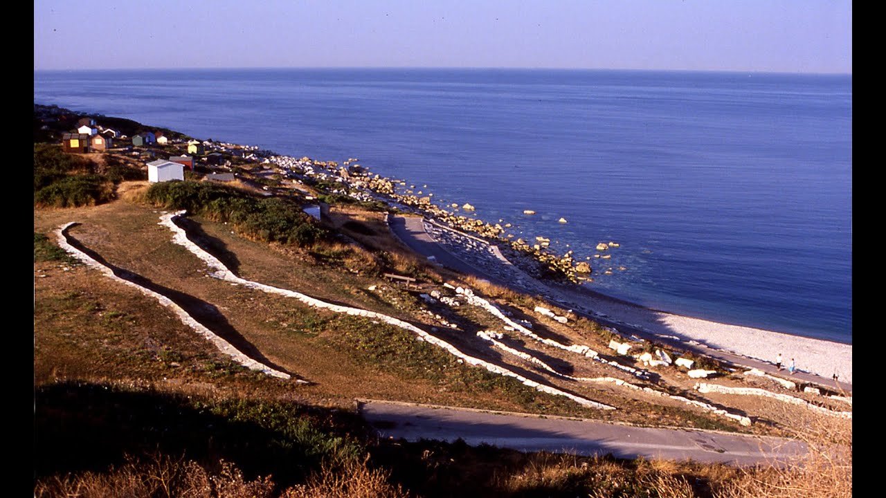 The Chesil Earthworks, Portland: Chesil Beach, land sculpture by John Maine RA. West Weares