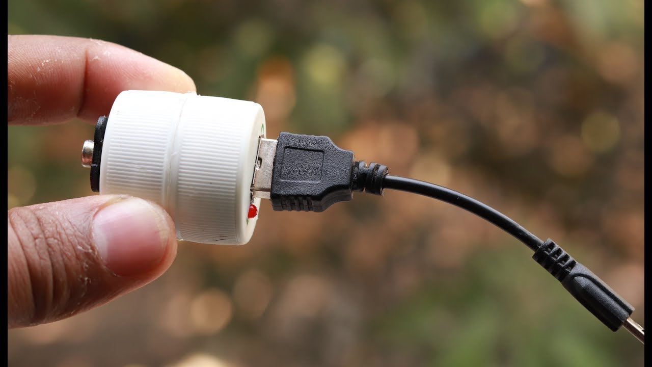 How to make a simple Power Bank at home [Emergency Life Hack]