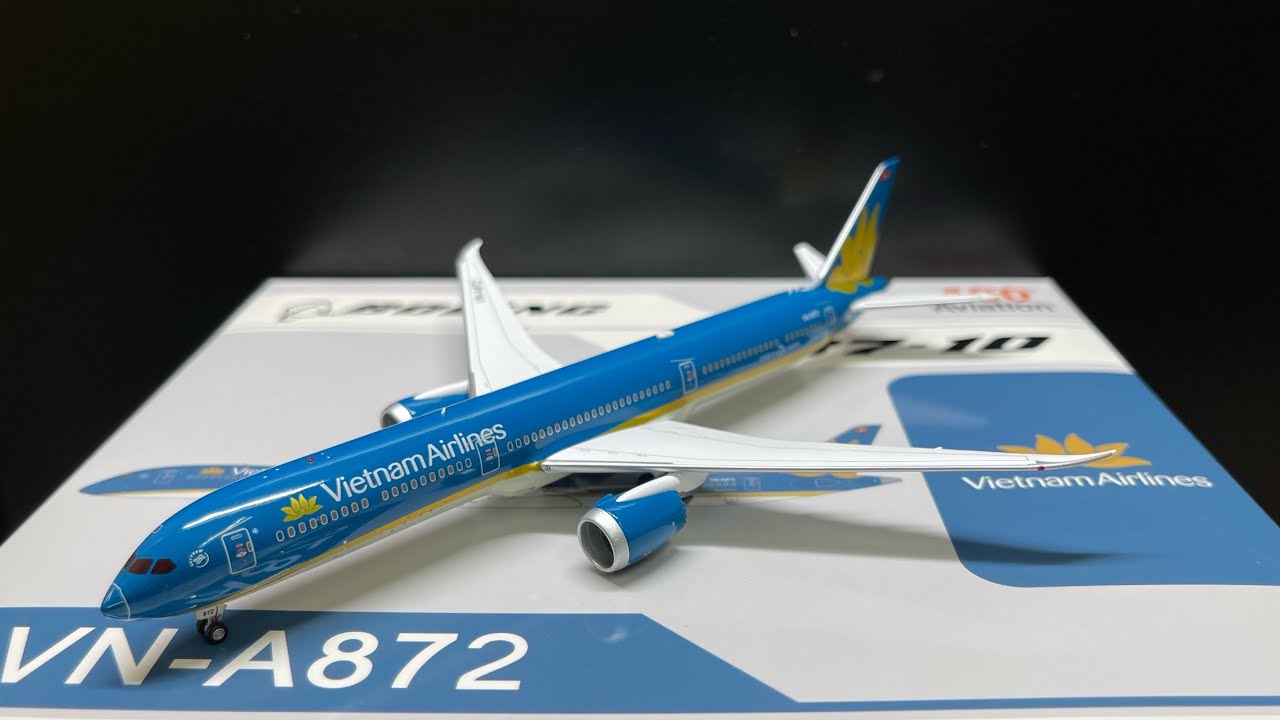 #133: Aviation 1/400 (AV400) Boeing 787-10 Vietnam Airlines VN-A872