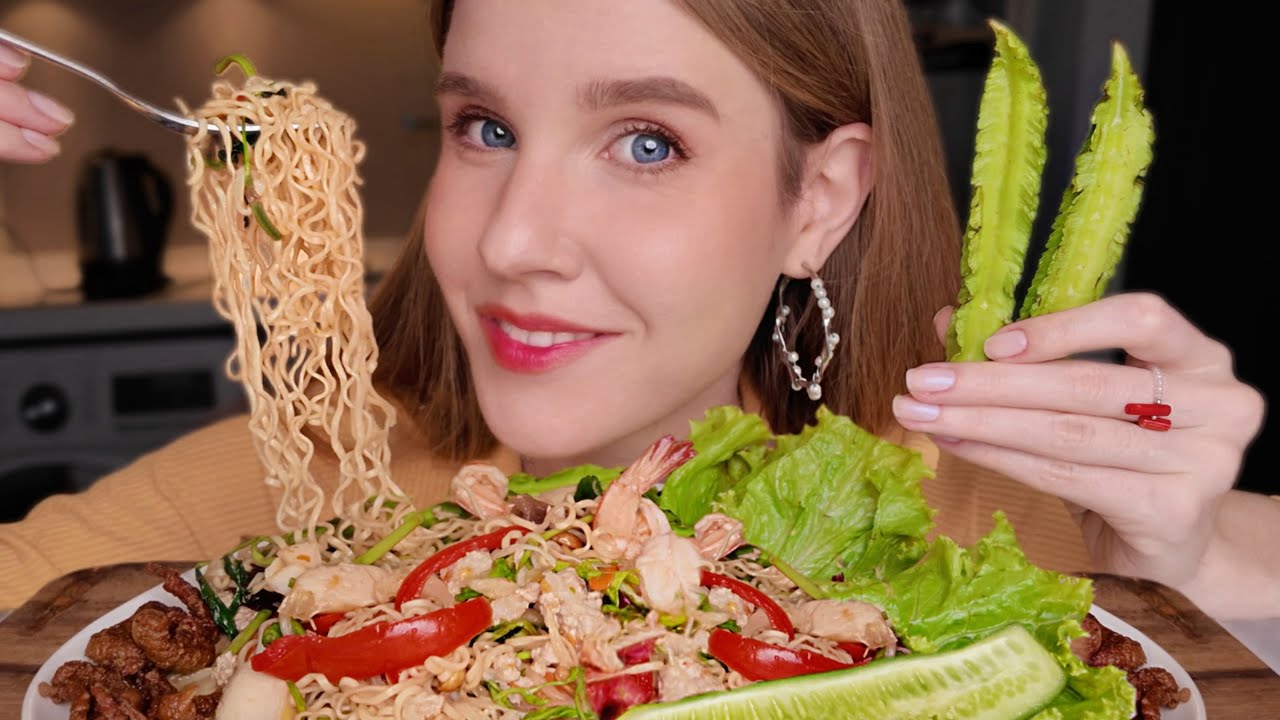 SPICY Noodle Salad 🌶️ You’ve Never Tasted Before! Yum Mama 🍜 Mukbang
