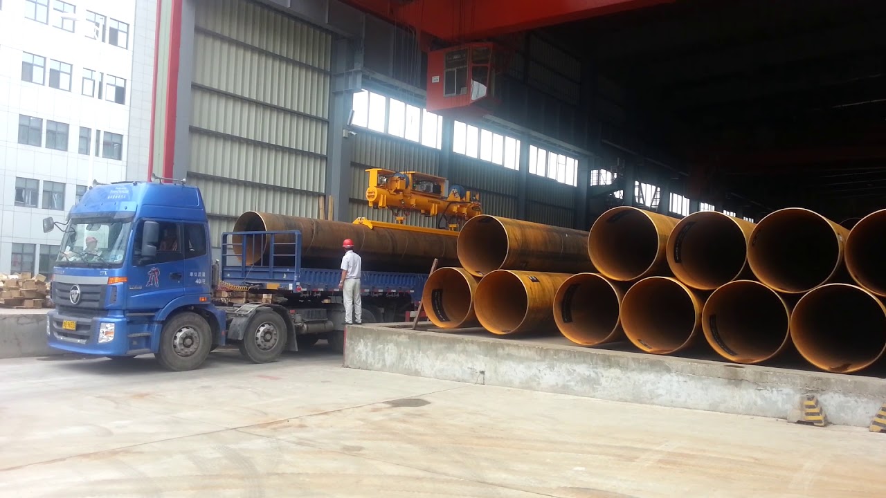 Handling steel pipes from storage to transport | Aerolift