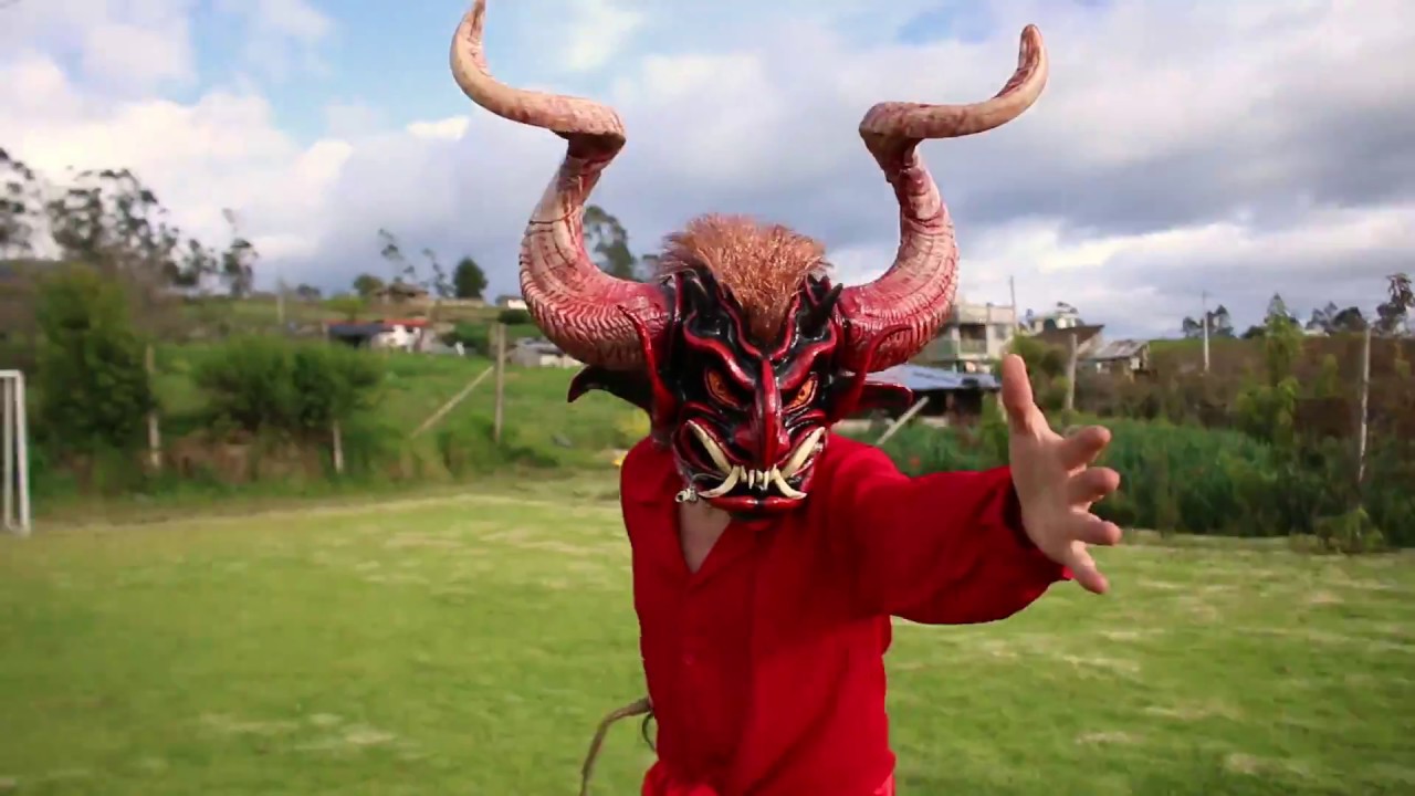 Como se hacen las caretas de los diablos de Pillaro?