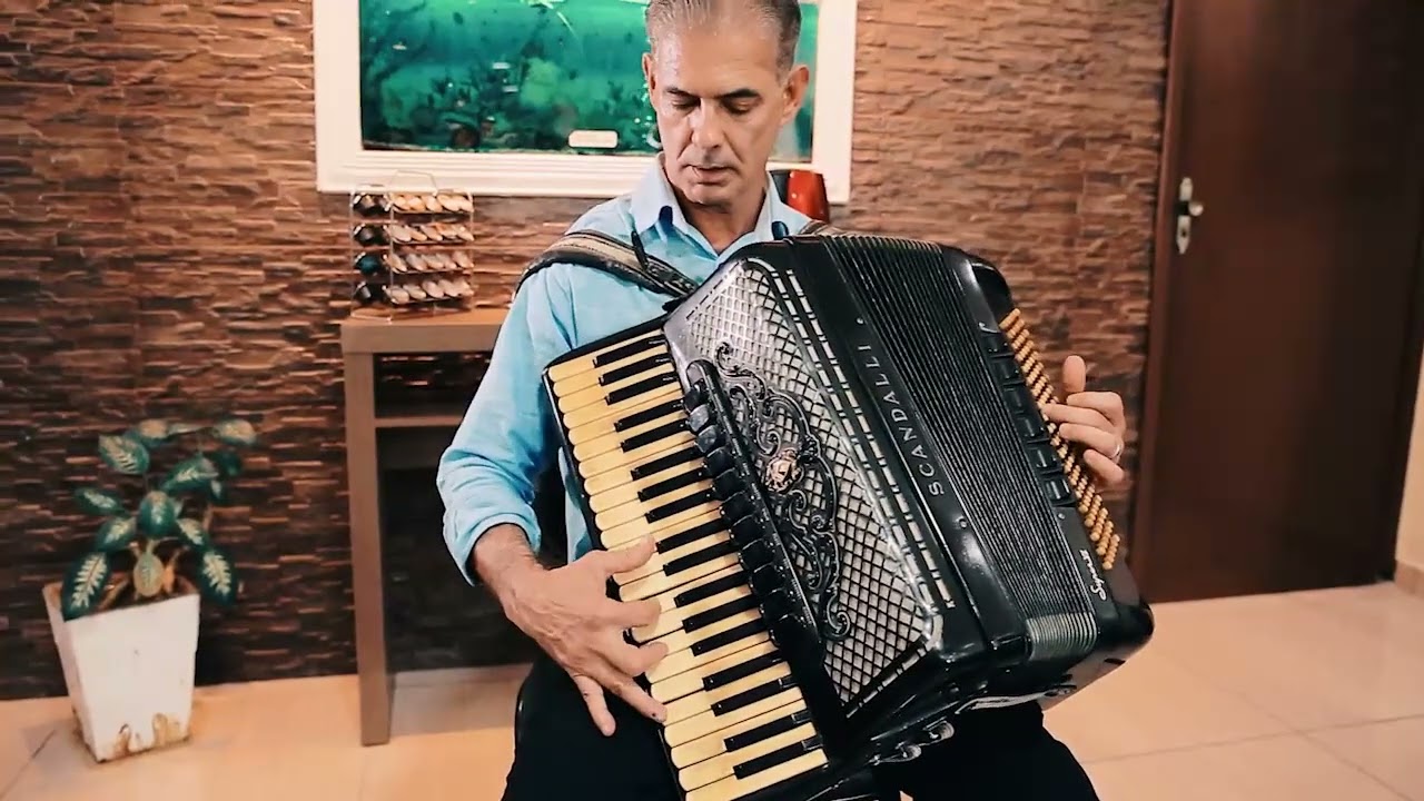 Dire Straits - Sultans Of Swing em uma ACORDEON SCANDALLI SUPER VI RENATO PRIMAO
