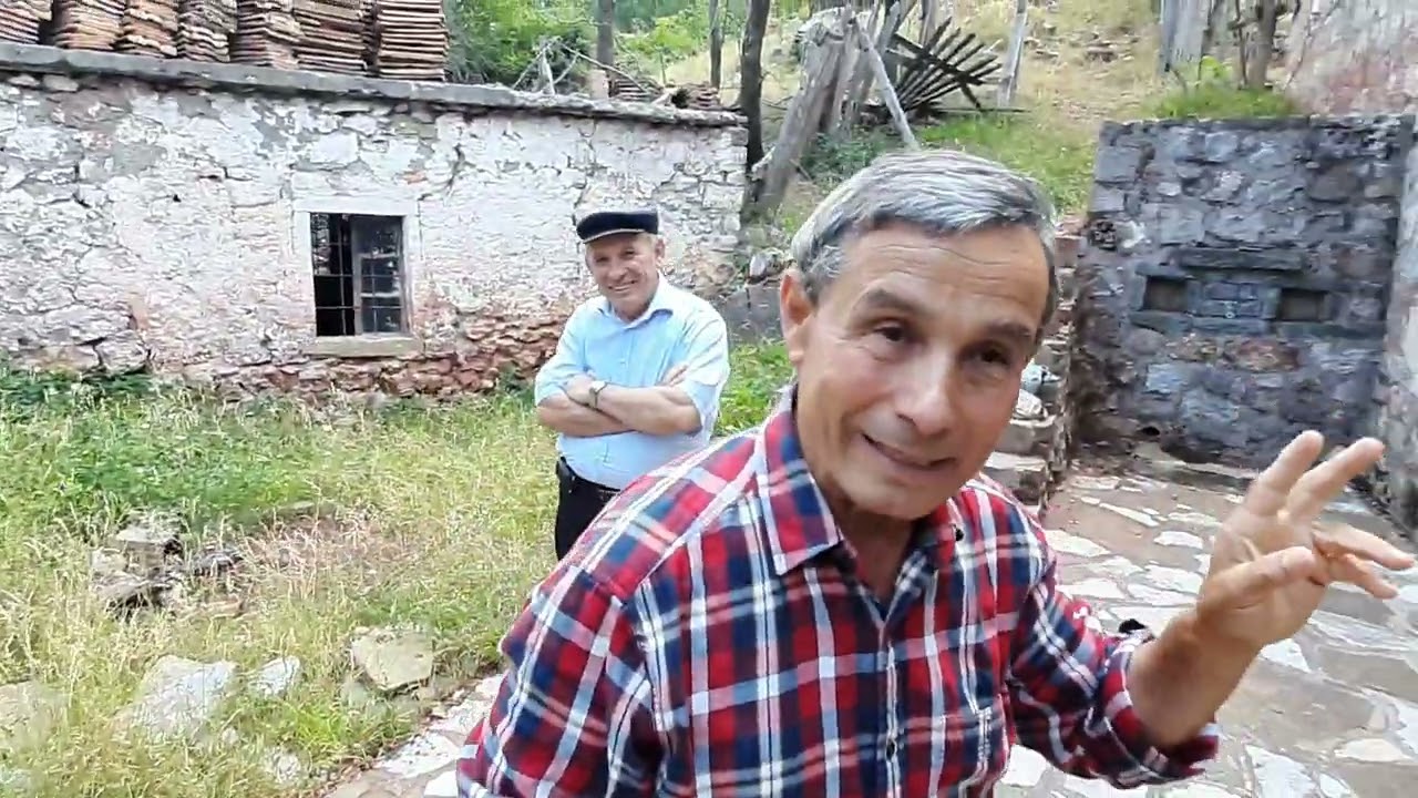 Ne shtepin e  Ndrek Gjaci dhe Hil Gjaci Xhuxhe.