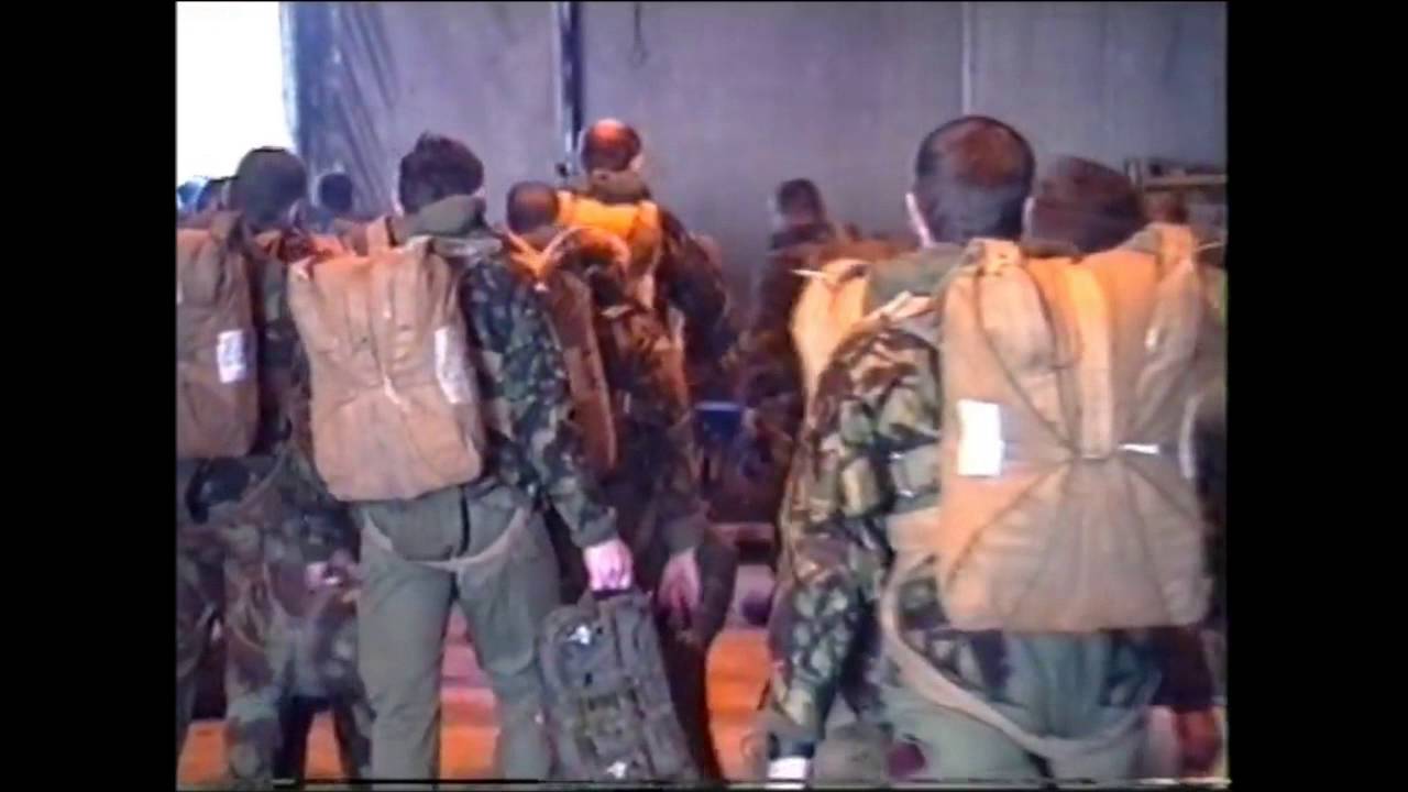 Parachuting 1990/1 Para/Command Coy.
