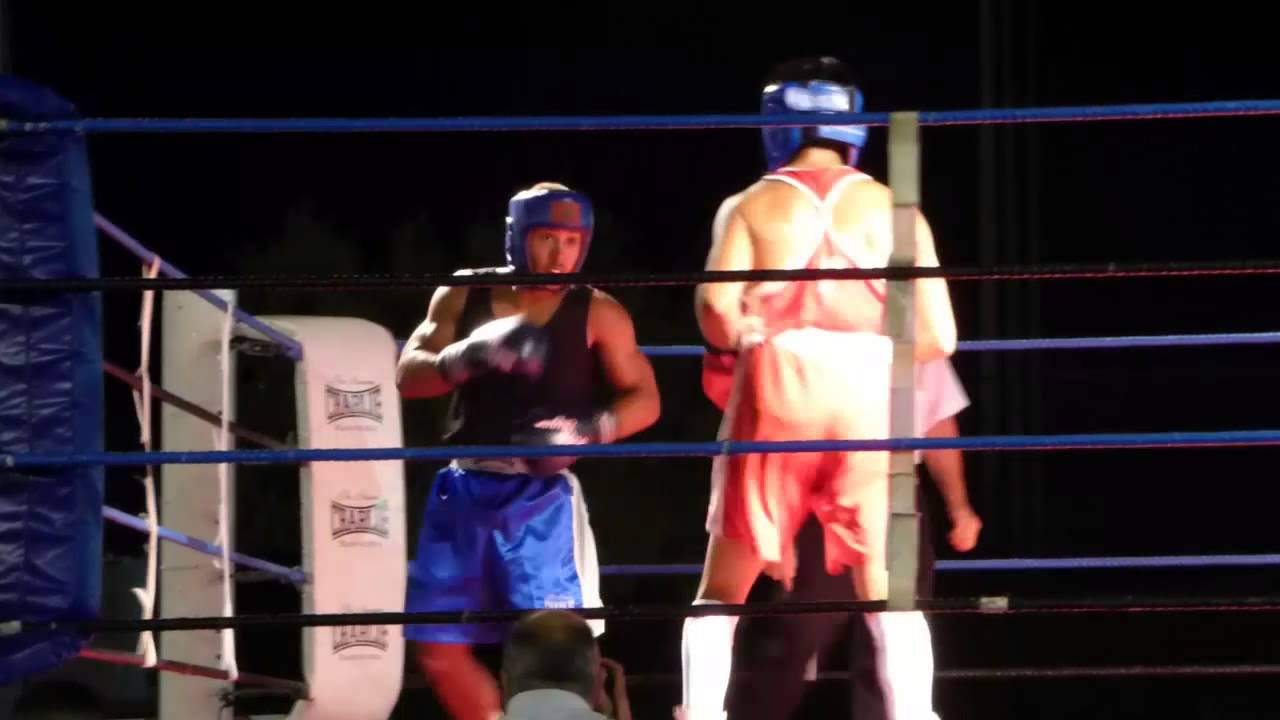 Combate de boxeo de Farlin Condori (Puro Boxeo) vs Veryer Silvestre (Pro Sport).