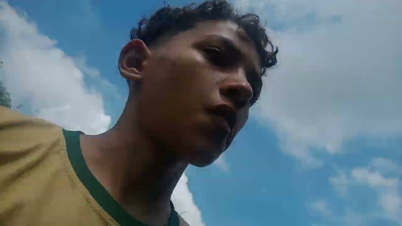 Fazendo uma aventura no meio da mata. Teve parte dois depois vcs vai lá assistir 