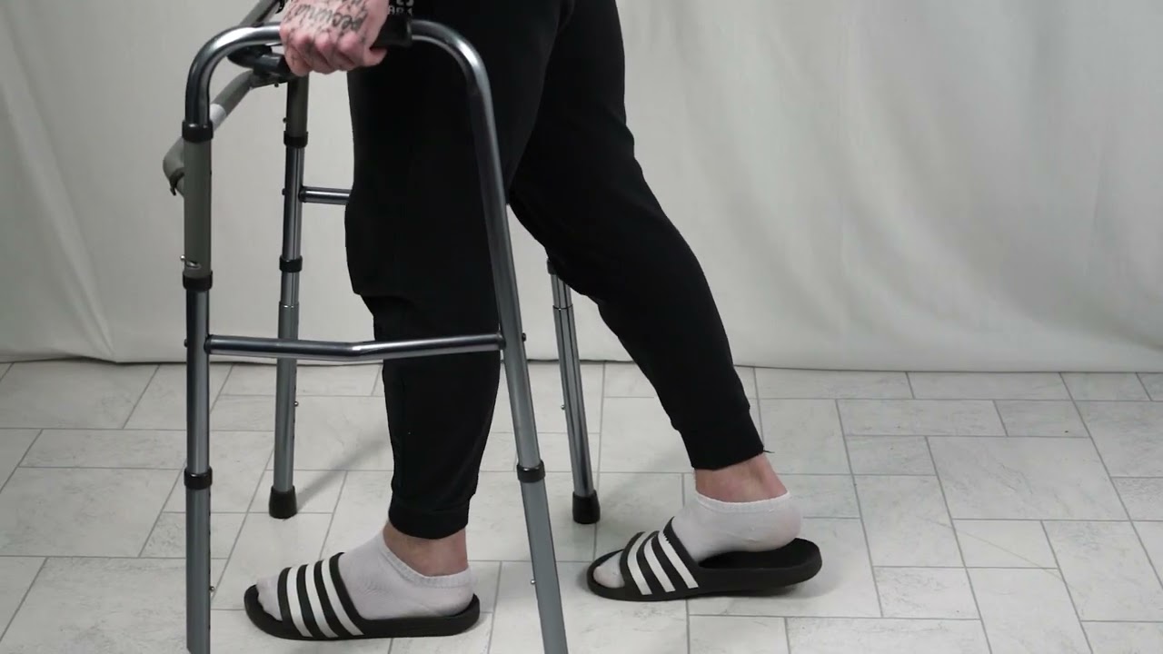 Nauka chodu z balkonikiem - podpórką bez kółek