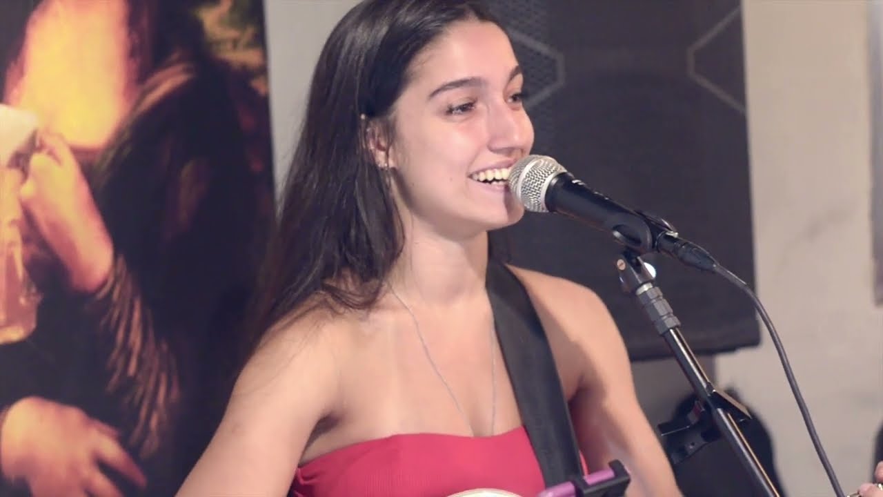 Júlia Demontie - À Sua Maneira