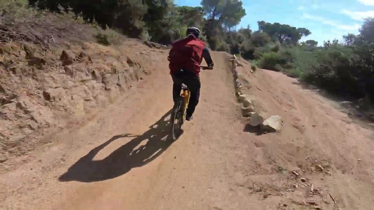 Corriol Fox seguit per Litus - La Sorrera Bike Park