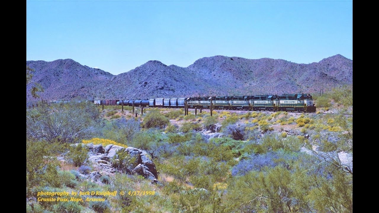 EMD's giving all they got in Granite Pass, on ARIZONA & CALIFORNIA e/b #807. April 1998