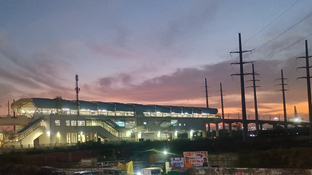 Metro Start Ho Gyi 🤯🤯🤯#metro #vlog 