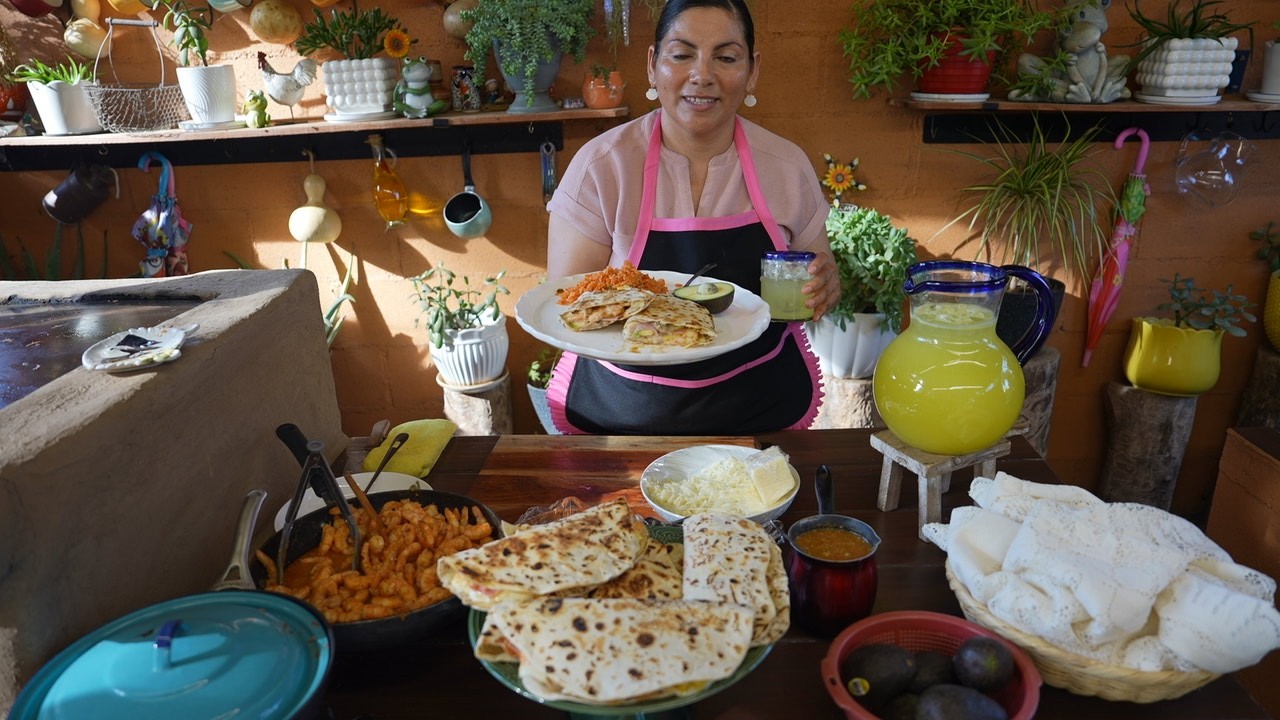 TORTILLAS DE HARINA CASERAS PARA PREPARAR QUESADILLAS DE CAMARON CON UN TOQUE TROPICAL