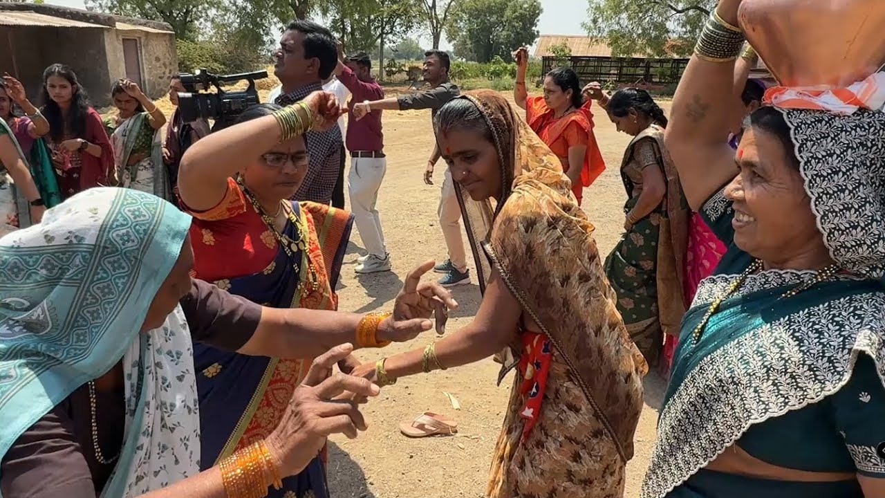 लख लख सोनानी नगरी ! अहिराणी लग्नातील शेवंतीचा डान्स