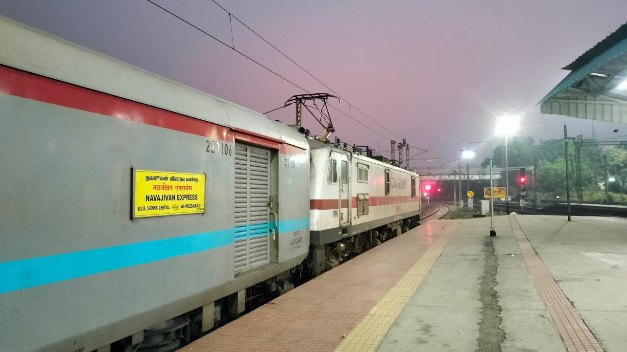 MGR CHENNAI CENTRAL - AHMEDABAD NAVJIVAN SF EXPRESS ARRIVAL JALGAON JU | नवजीवन सुपरफास्ट एक्सप्रेस