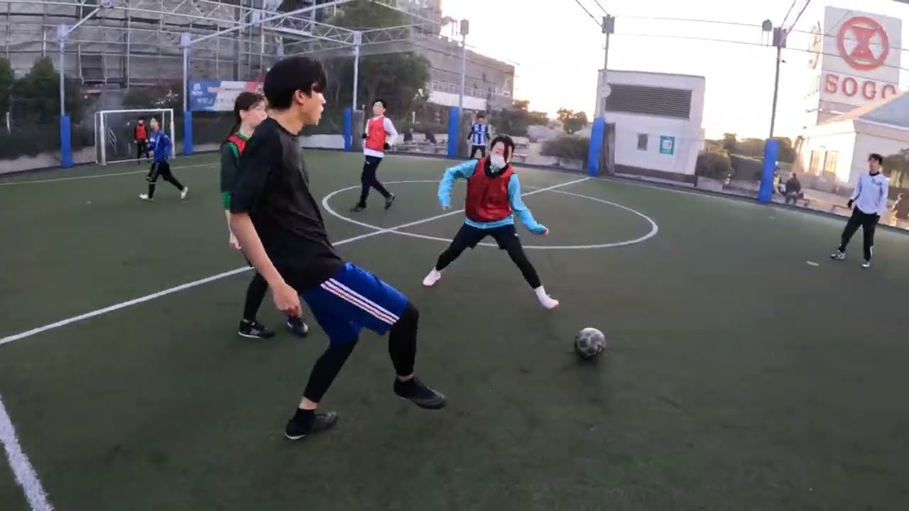 ↑2026/1/17 14:30〜 横浜 フットサル【女性プレイヤーにドンピシャスルーパスの妙技！？針の穴を通すタイミングと強さで決定機演出！呼応する女性プレイヤーもさすが！】ShunsukePark