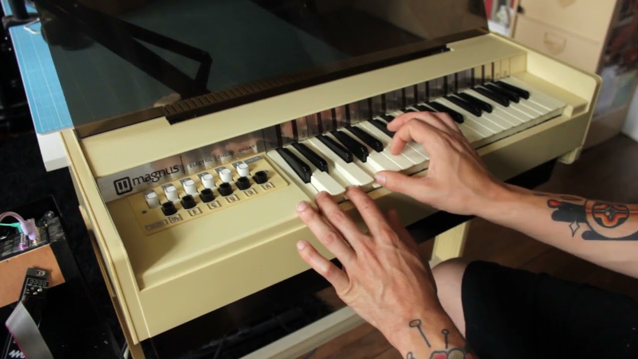 Magnus 468 chord organ quick demo/review