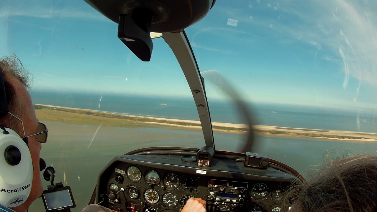 Landung mit Robin DR 400 auf Wangerooge . Landebahn 28